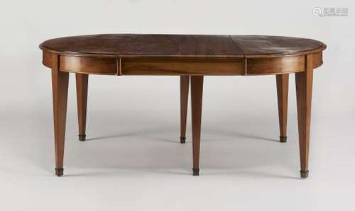 Table de salle à manger, XIXe s - Pieds gaines, deux allonges de 68 cm, 75x140x107 cm -