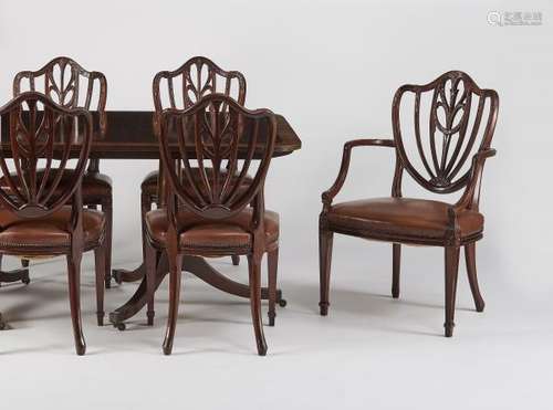 Table de salle à manger, six chaises et deux fauteuils de style Chippendale, [...]