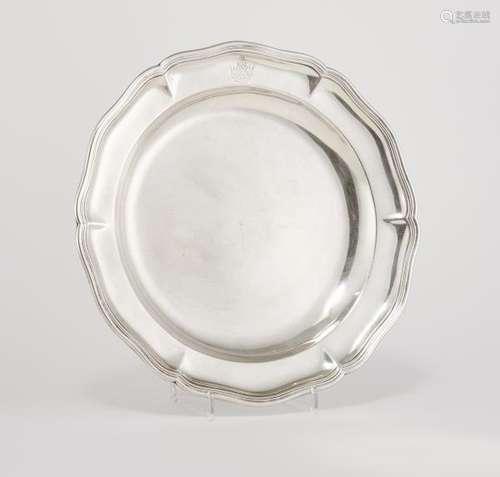 Plat armorié Maurice - Genève, Paul Aberle (1825-1888), argent, D 27 cm, 590 g -