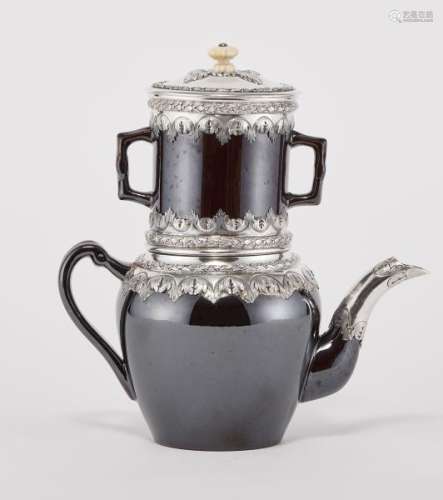 Cafetière à col amovible à motif d'acanthes - France, fin XIXe s, céramique [...]