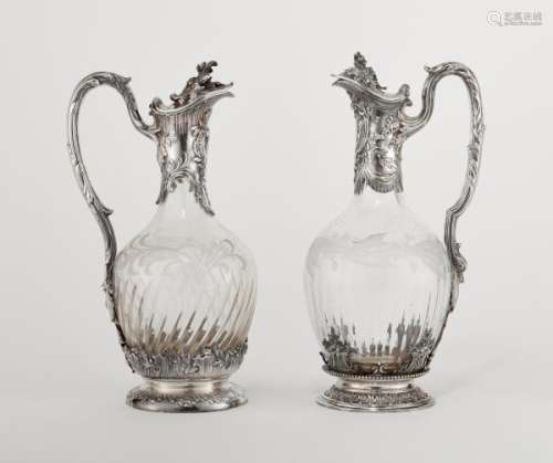 Paire de carafes de style Rocaille - Paris, Lapar & Beguin, verre et argent, H 27 cm -
