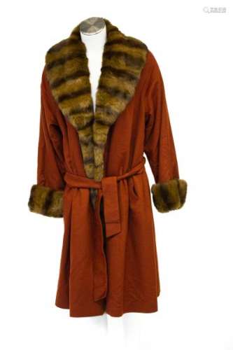 Habsburg, manteau long en feutre rouge doublé de fourrure - Intérieur en soie [...]