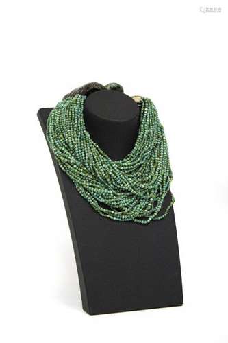 Collier multi-rangs de perles de turquoise - Fermoir en pierre dure, L 45 cm - Prix [...]