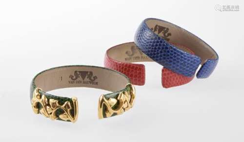 Van der Bauwede, lot de trois bracelets en cuir vert, bleu et rouge  - Motif floral [...]