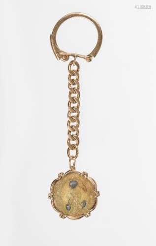 Porte-clé retenant un médaillon - Or 585, L 9 cm, 8 g - Prix de réserve :  - 120 -