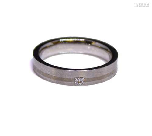 Bague sertie d'un diamant taille princesse - Platine 950 et or 750, doigt 54-14, 8 g [...]