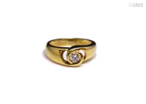 Bague ajourée sertie d'un diamant - Or 750, doigt 54-14, 6 g - Prix de réserve :  [...]