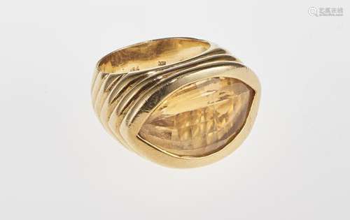 Bague sertie d'une citrine facettée taille fantaisie - Or 750, doigt 53-13, poids [...]