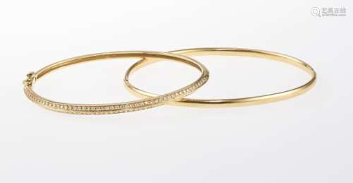 Lot de deux bracelet joncs, l'un serti de diamants - Or 750, D 6 cm, 16 g - Prix de [...]
