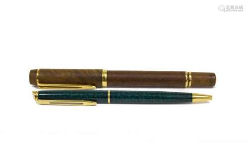 Waterman, stylo plume en résine façon bois - Métal doré, plume en or et or gris [...]