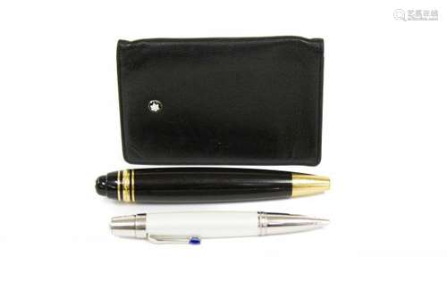 MontBlanc, lot d'un stylo bille et un porte mine - Métal et métal doré, résine [...]