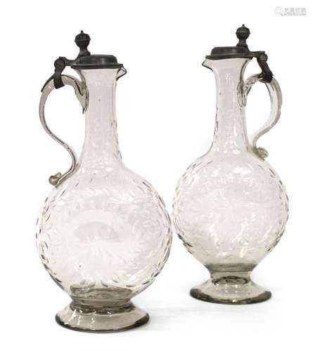 Paire de carafes  - Verre et étain, H 29 cm - Prix de réserve :  - 50 -