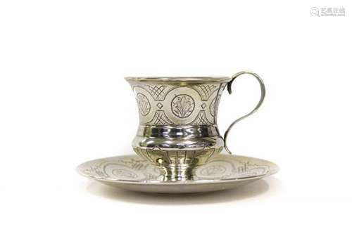 Tasse gravée de médaillons - Russie, Moscou, 1873, 84 zolotniks, H 6,5 cm, 130g - [...]