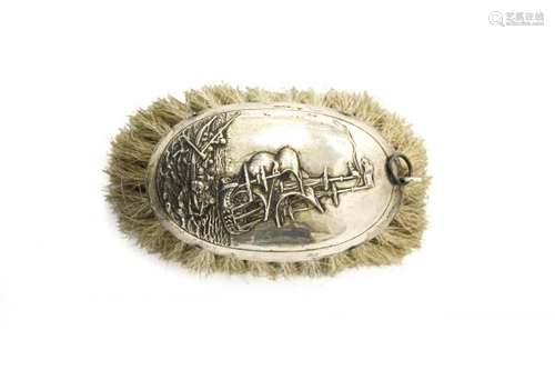 Brosse à décor d'un navire, Pays-Bas - Argent Repoussé, L 11 cm - Prix de [...]