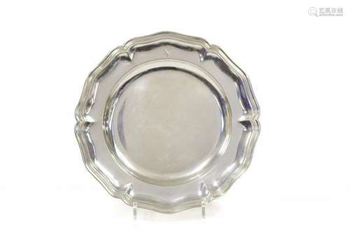 Plat chantourné  - Jezler, argent 800, D 28 cm, 400 g - Prix de réserve :  - 100 -