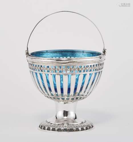 Panier ajouré, probablement Berne - Verre bleu azur, argent, 230 g - Prix de [...]