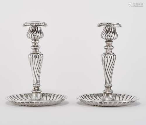 Paire de bougeoirs à godrons torses - Allemagne, argent, circa 1900, 500 g - Prix [...]