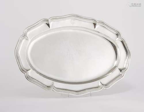 Plat ovale festonné - Ramu, Genève, XIXe s, L 45 cm, 1000 g - Prix de réserve :  [...]