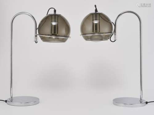 Paire de lampes design, circa 1970/80 - Laiton et verre fumé, H 53 cm -
