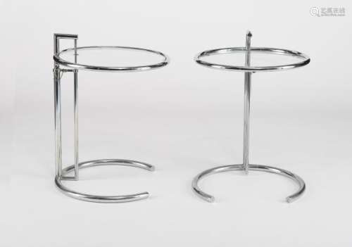 Eileen Gray (1878-1976) - Paire de tables d'appoint ajustables E 1027, acier chromé [...]