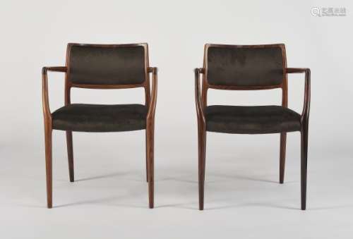 Niels Otto Moller (1920-1981) - Paire de fauteuils, modèle 65, palissandre et velours -