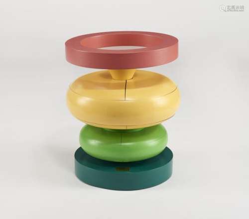 Ettore Sottsass (1917-2007) - Table d'appoint circulaire (1992), bois laqué et [...]