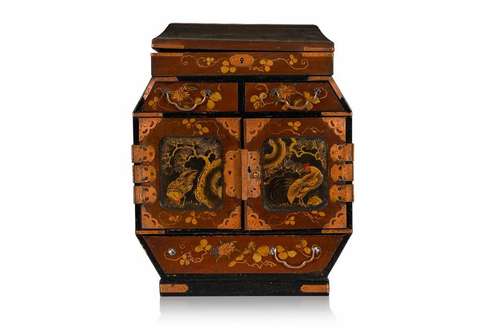 JAPON, époque Meiji (1868 1912) \nCabinet en bois l…