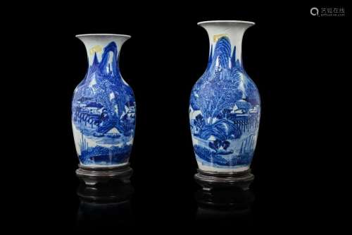 CHINE POUR LE VIETNAM, XIXe siècle \nDeux vases bal…