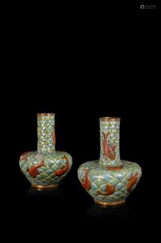 CHINE, Début XXe siècle \nImportante paire de vases…