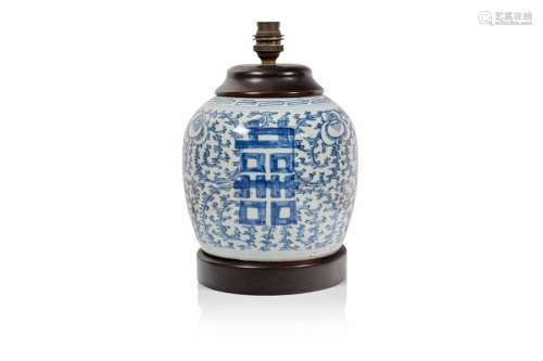 CHINE, fin des Qing, XIXe siècle \r\nPaire de vases …