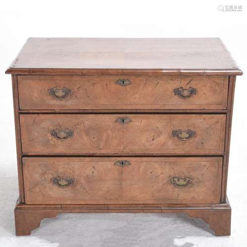 Georgian Style Chest of Drawers with Burled Walnut