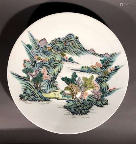 CHINE. PLAT circulaire en porcelaine à décor en ém…