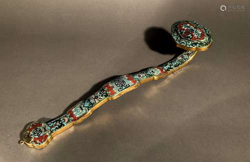 CHINE. SCEPTRE Ruyi en émaux cloisonné sur bronze …