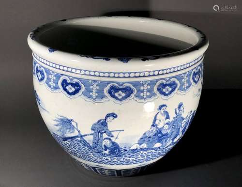 CHINE. CACHE POT en porcelaine à décor en camaïeu …