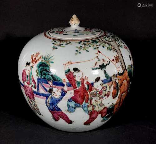 CHINE. POT à GINGEMBRE en porcelaine à décor polyc…