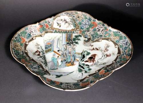 CHINE. COUPE sur pied quadrilobée en porcelaine à …