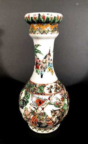 CHINE. VASE à panse basse et col annelé en porcela…