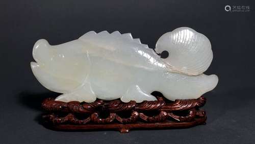 CHINE. SUJET en jade blanc sculpté et incisé figur…