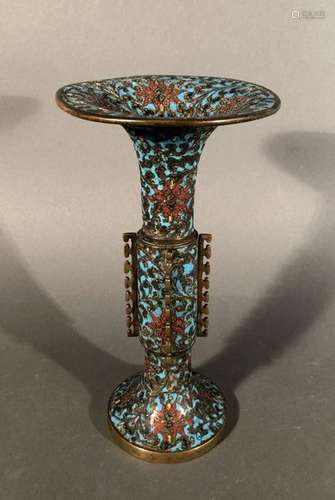 CHINE. VASE Gu en émaux cloisonnés à décor de rinc…