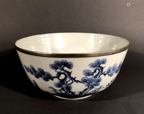 CHINE. BOL en porcelaine à décor bleu banc d'un pa…