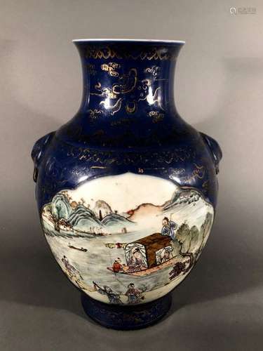 CHINE. VASE pansu en porcelaine à décor polychrome…