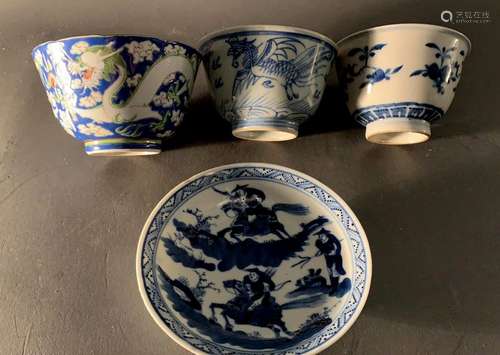 CHINE. Lot en porcelaine à décor bleu blanc compre…