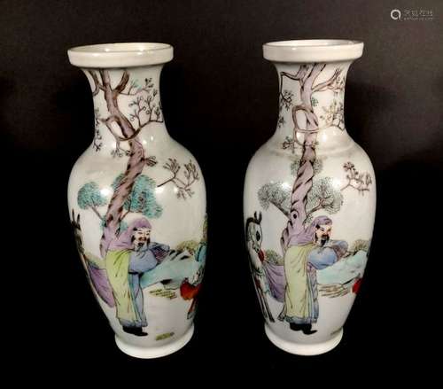 CHINE. Paire de petit VASES ovoïdes en porcelaine …