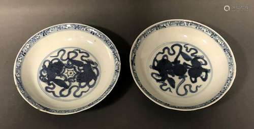 CHINE. Paire d'ASSIETTES en porcelaine à décor Min…