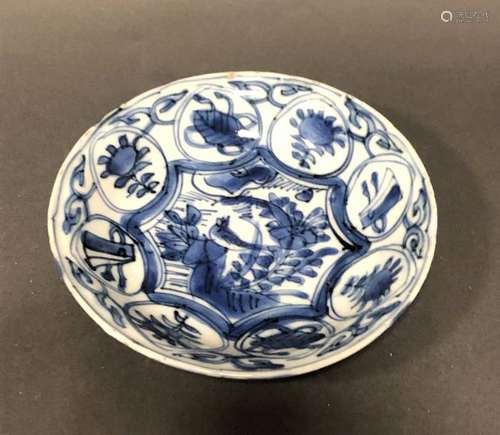 CHINE. COUPE circulaire en porcelaine à décor Wanl…