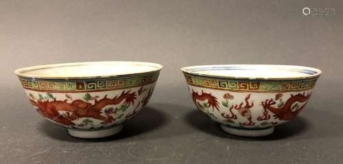 CHINE. Paire de BOLS en porcelaine à décor Guangxu…