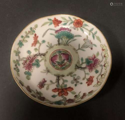 CHINE. COUPE en porcelaine à décor floral polychro…