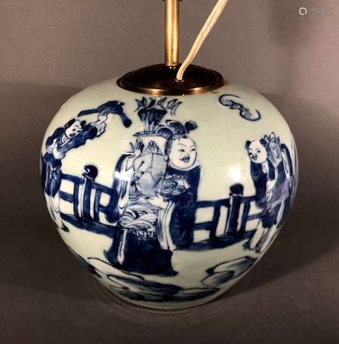 CHINE. POT à GINGEMBRE en porcelaine à décor bleu …