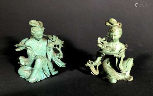 CHINE. Deux SUJETS en malachite sculptée figurant …