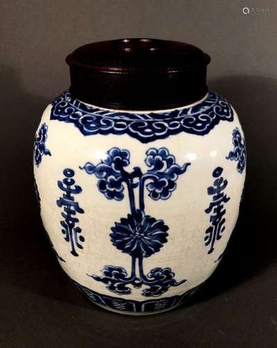 CHINE. POT à GINGEMBRE en porcelaine à décor flora…